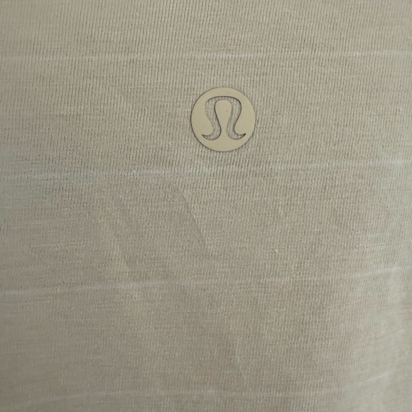 Lululemon basic tee - Picture 3 of 4